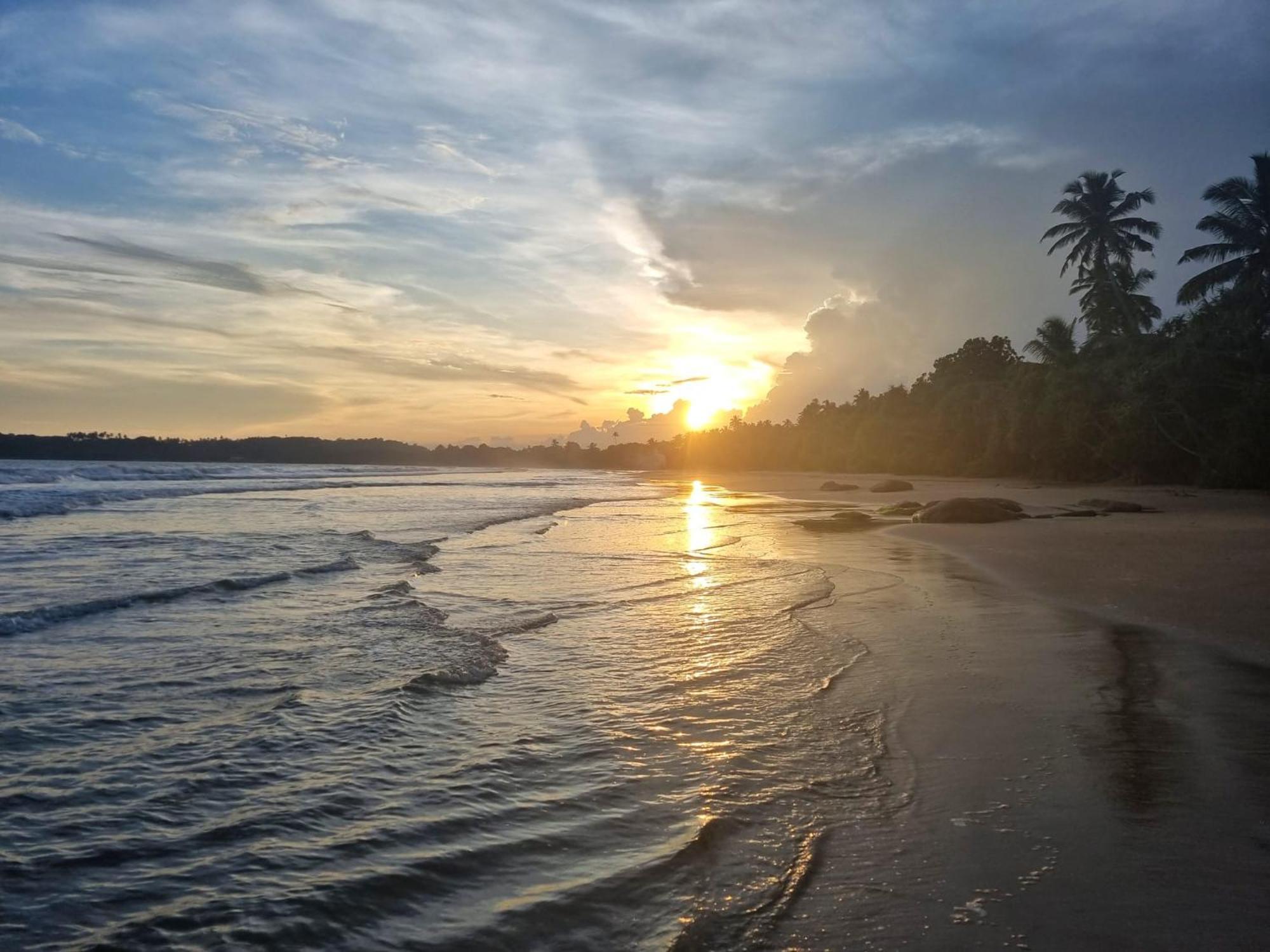 Relax Beach House Tangalle Exterior foto